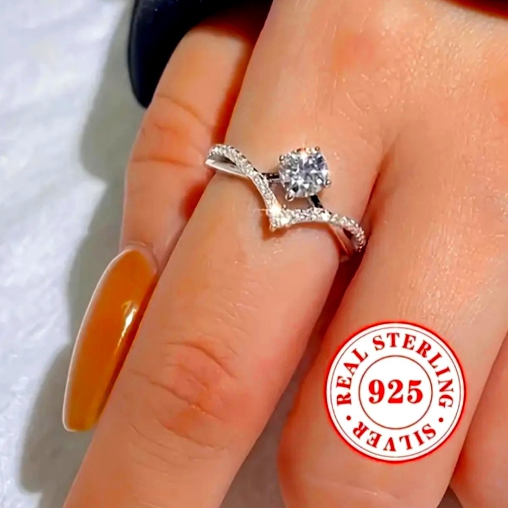 S925 Ring  Sterling Silver 3.1g. Moissanite stone 1Ct.V-Shape Crown Ring Fashion